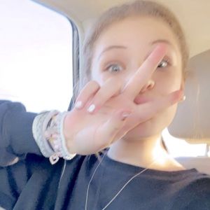 Meet your Posher, Layla